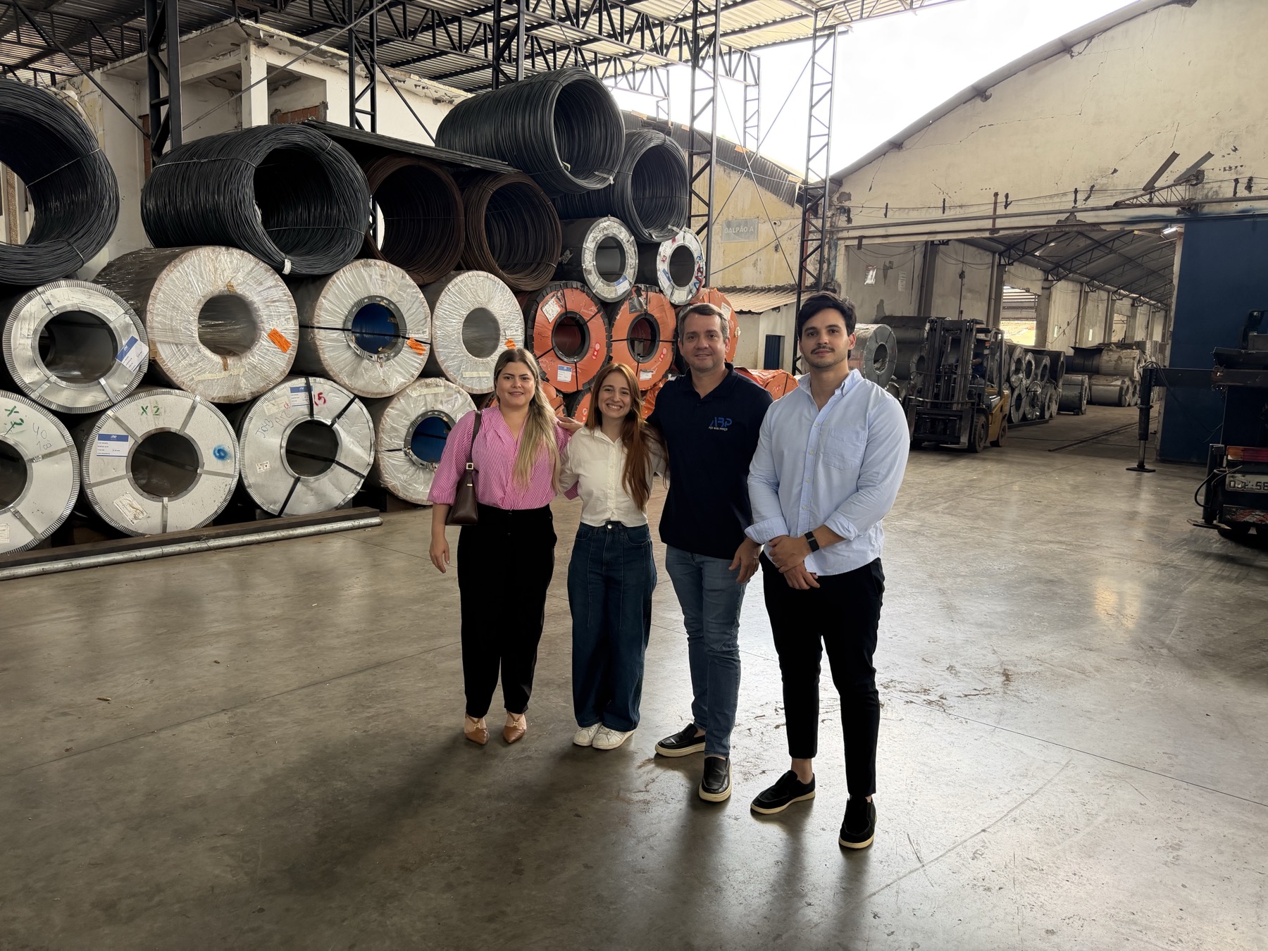 Visita ao galpão do Aço Bom Preço